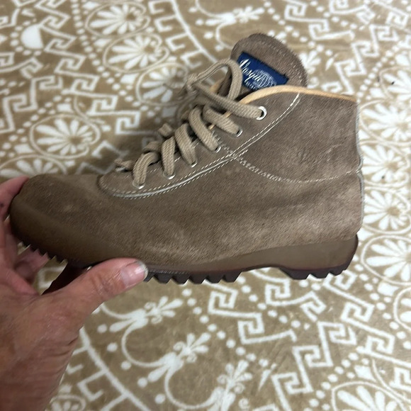 Vintage Vasque Womens Sz 7.5M Hiking Boot Beige Suede Skywalk 7546 Made in Italy - Picture 2 of 10